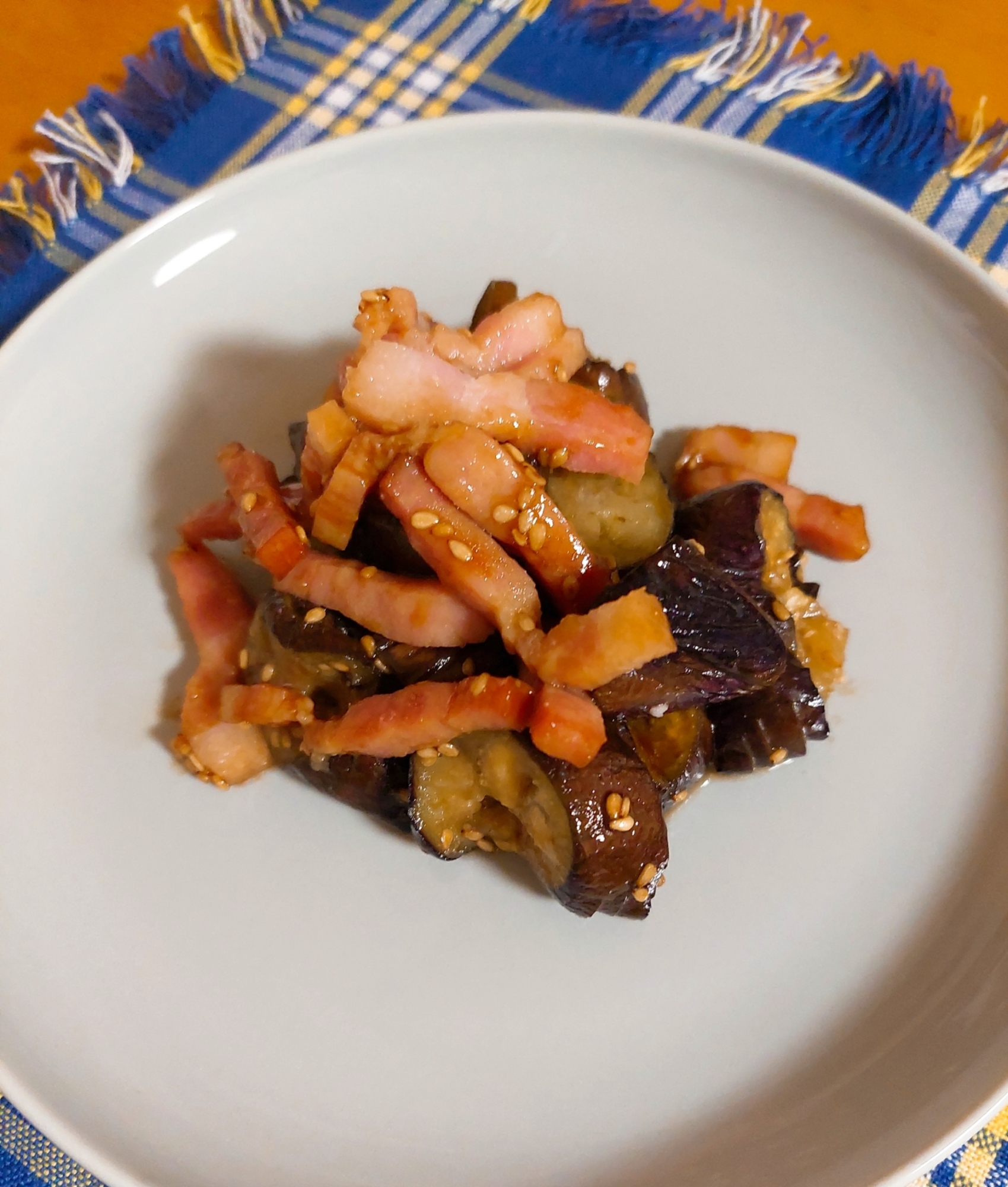 ご飯がすすむ!茄子とベーコンのオイスターソース炒め