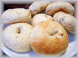 夕方仕込めば朝焼き立て♪簡単~酒かす酵母のベーグル