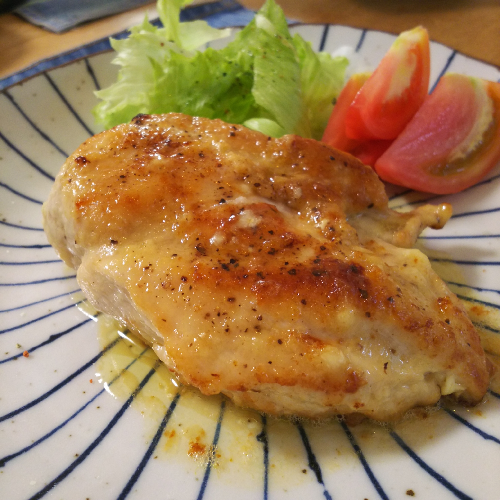 簡単節約レシピ☆チーズinむね肉のワイン蒸し