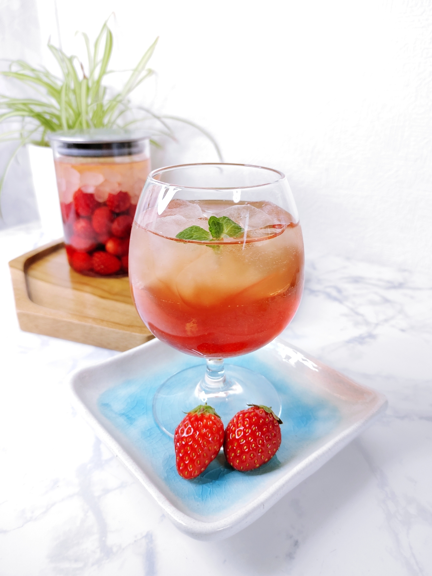 グラスに入ったいちごシロップドリンク