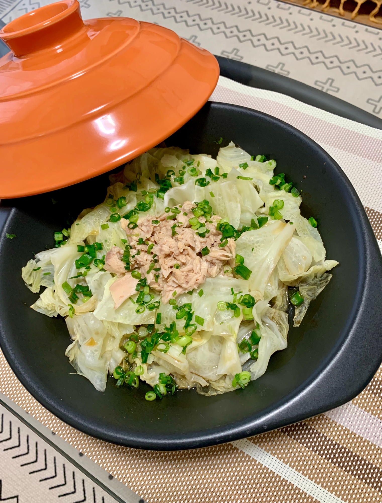 キャベツとツナの蒸し焼き