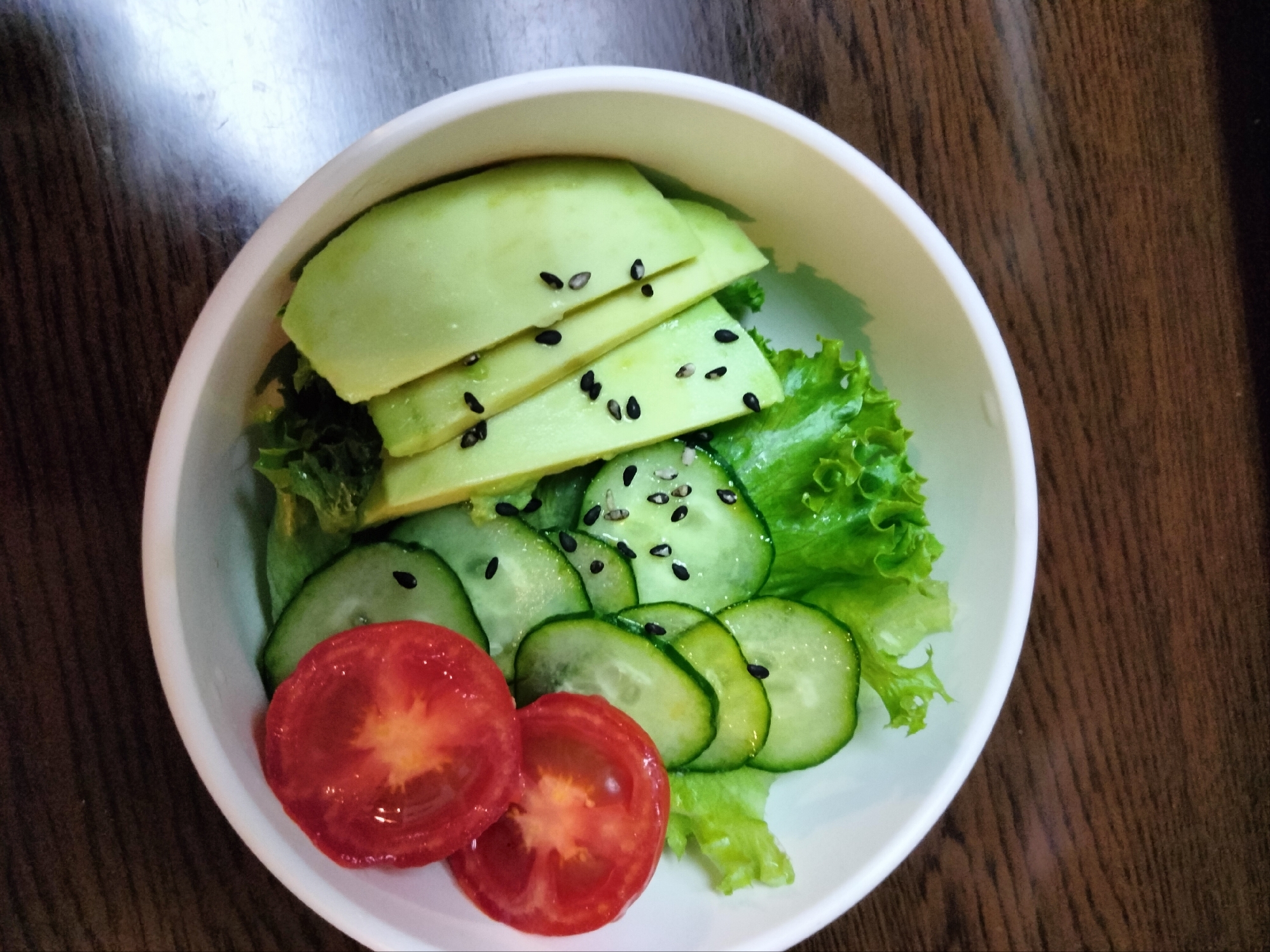 アボカド入り野菜サラダ