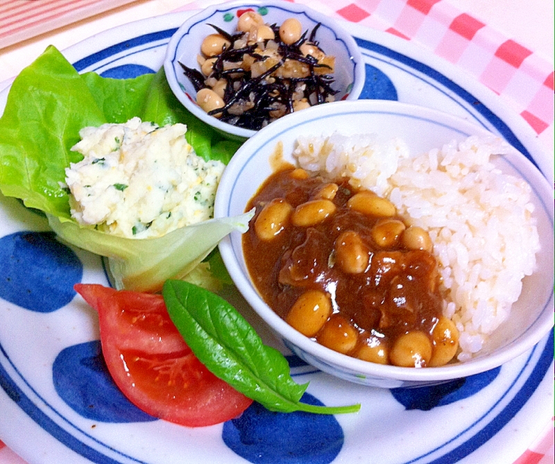 豆カレーとポテトサラダのヘルシーワンプレート