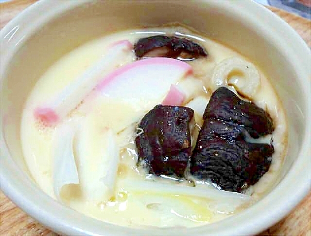 器に入った冷凍かまぼこの茶碗蒸し