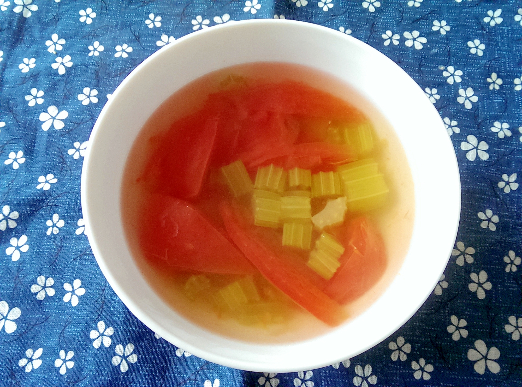 セロリとトマトのスープ
