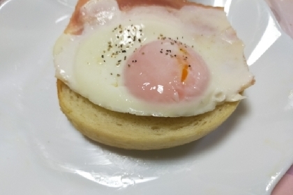 ハム目玉焼きトースト