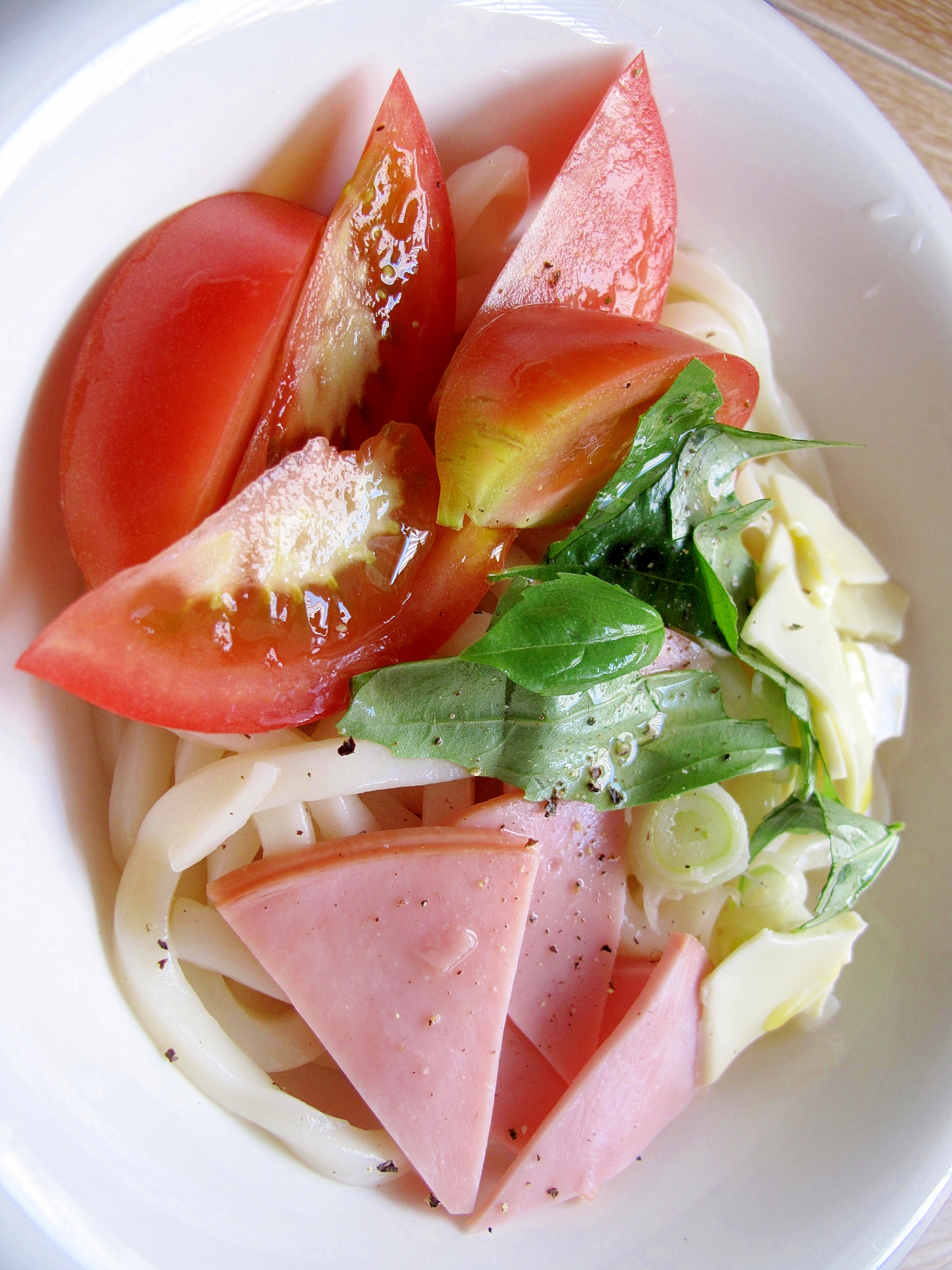 カプレーゼ風✨冷やしうどん✨