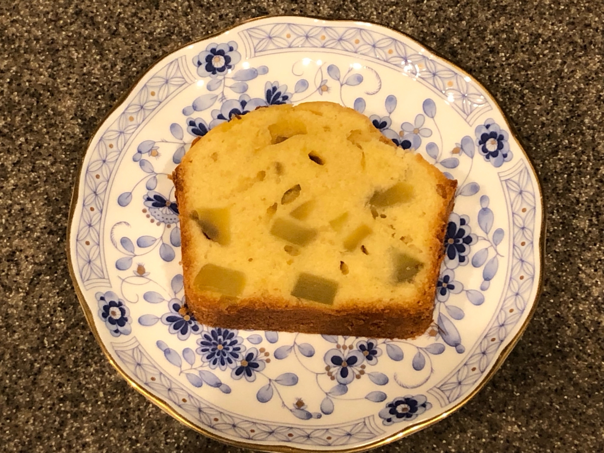 蒸しさつまいも入りしっとりパウンドケーキ