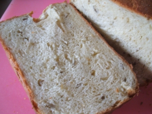 ヒマワリの種と豆乳の食パン（ＨＢ）