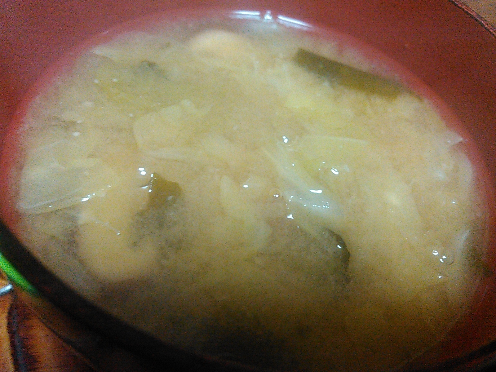 キャベツ椎茸ワカメの生姜味噌汁