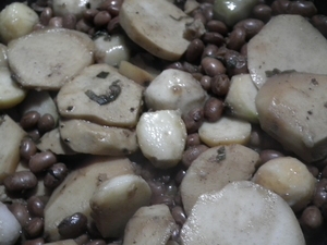 里芋と豆のバジル煮