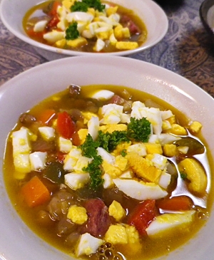レンズ豆とゆで卵のカルパススープ