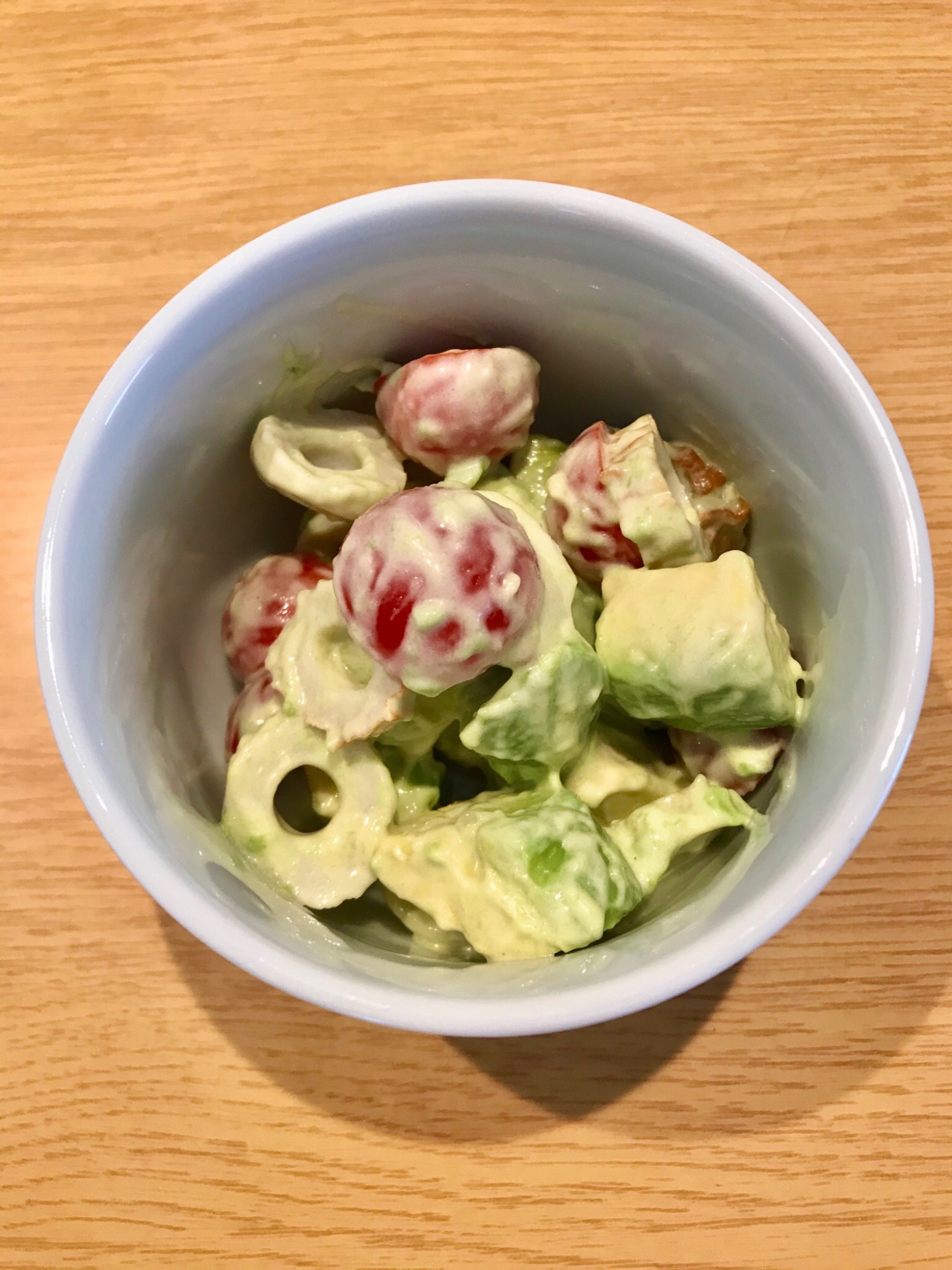 アボカドトマトとちくわのサラダ
