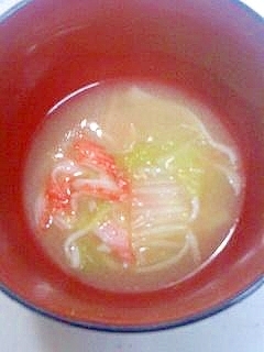 白菜とカニかまの味噌汁