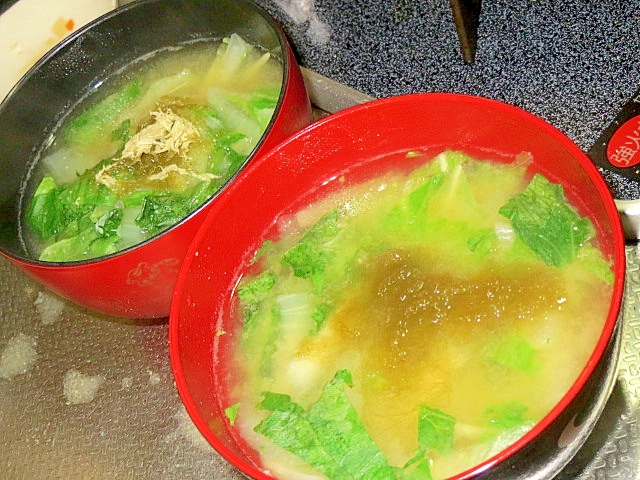 白菜ととろろ昆布のお味噌汁
