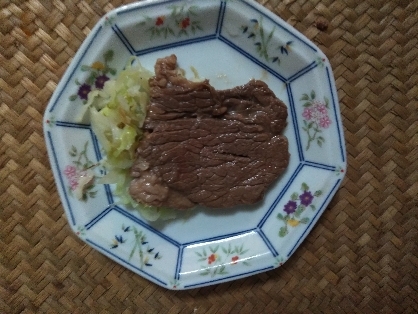 牛もも肉のステーキ