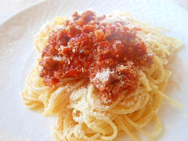 野菜入りミートソースパスタ