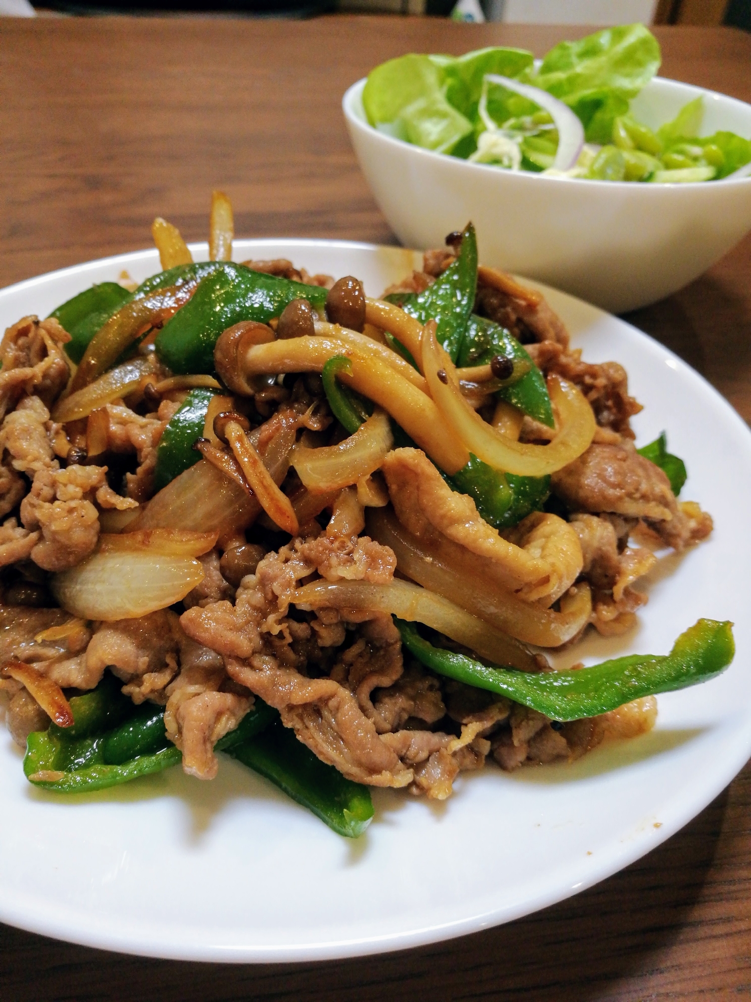 焼き肉のたれに漬けた豚肉で野菜炒め