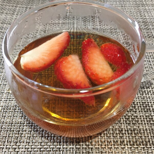 いちご香る 蜂蜜入りいちごフレーバーティー レシピ 作り方 By りし 楽天レシピ いちご香る 蜂蜜入りいちごフレーバーティー レシピ 作り方 By りし 楽天レシピ