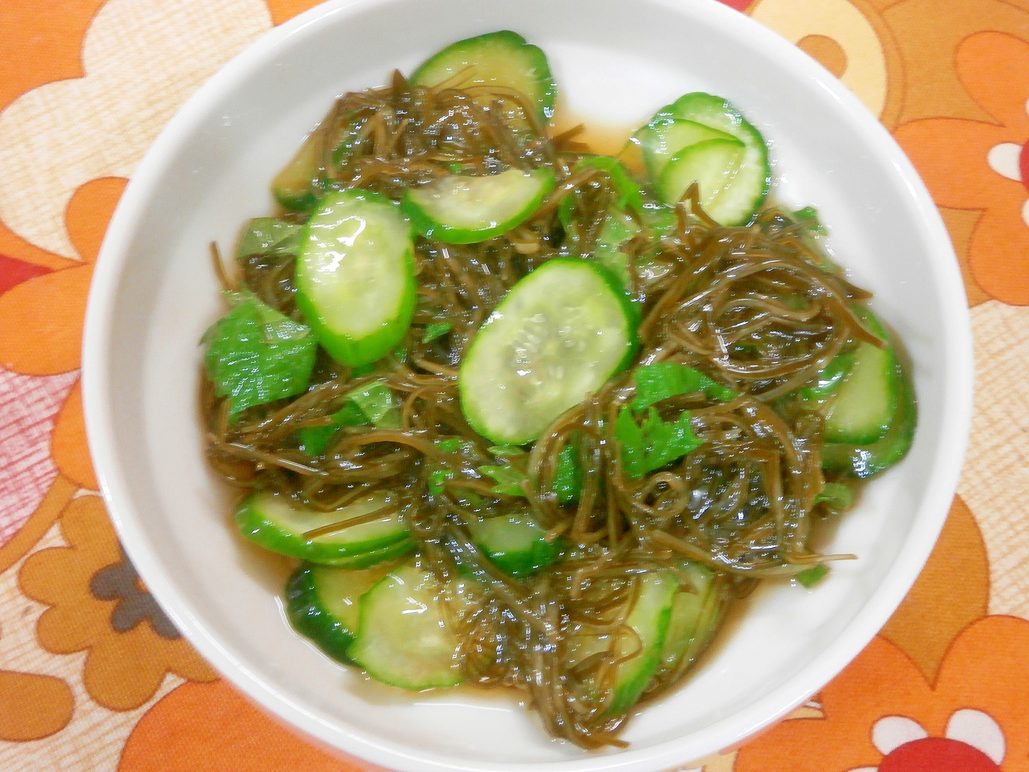 切り昆布・きゅうりの酢の物