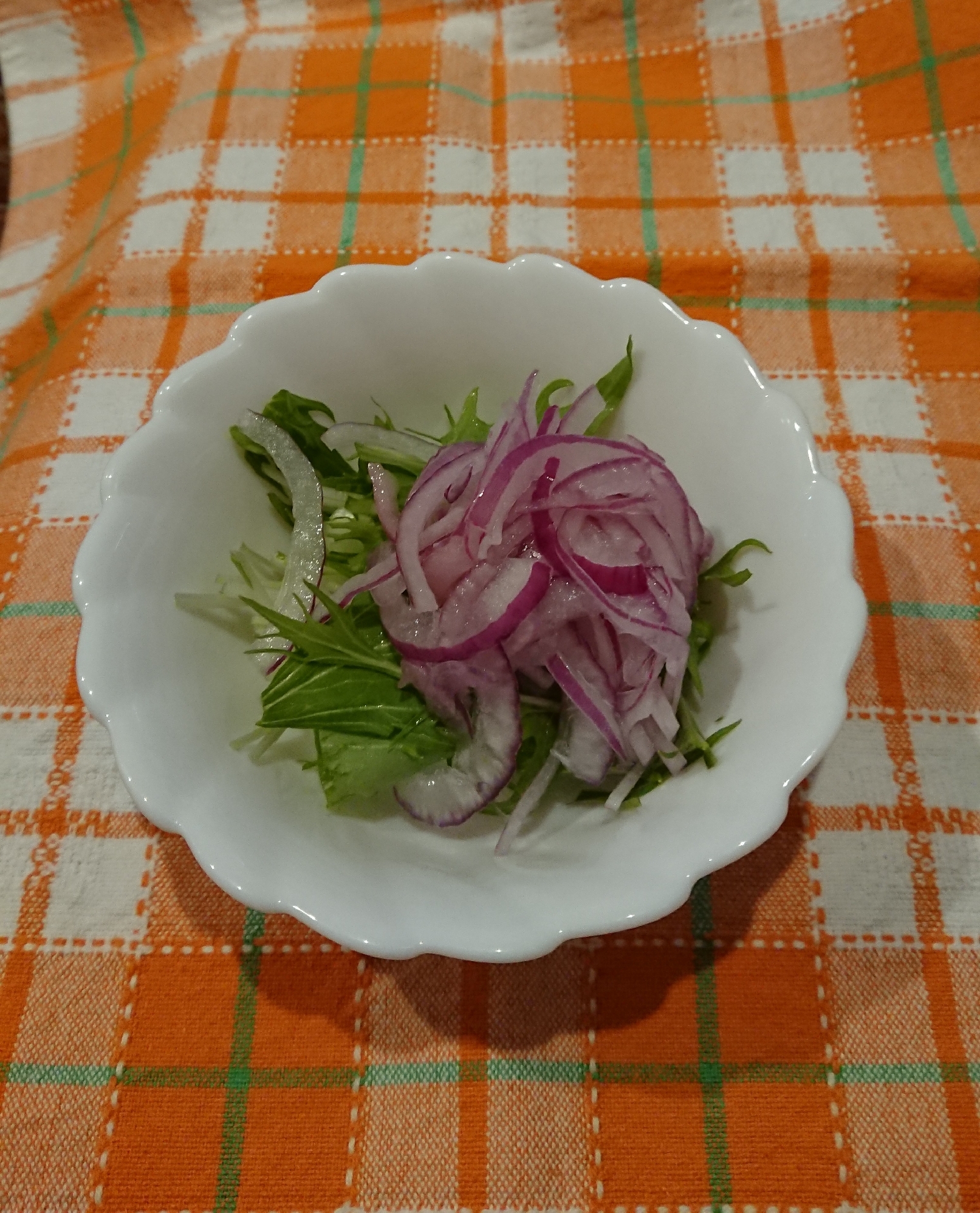 水菜と紫玉ねぎのサラダ♡