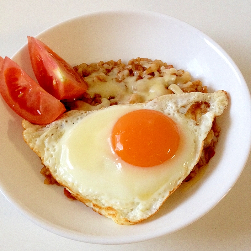 残ったカレーアレンジ♪カレードリア目玉焼き乗せ♪