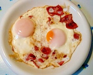 ちょっとカリカリなベーコンエッグ レシピ・作り方 by marie_777