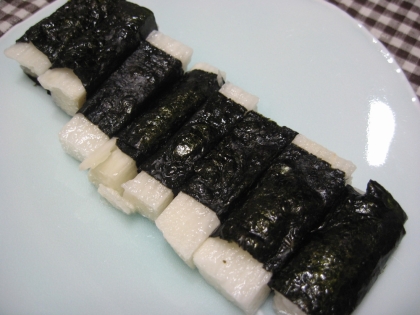 ワサビ醤油でいただきました。
食べる頃には長いもが海苔になじんで食べやすくなりますね☆
簡単に作れて美味しい１品でした(*^_^*)