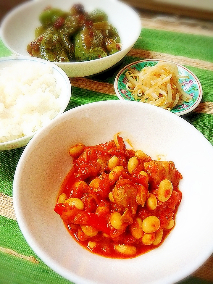 大豆とチキンのトマト煮込み