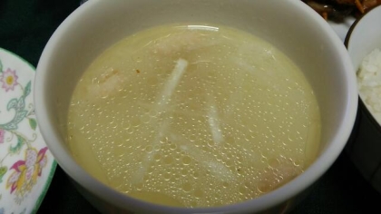 茹で汁でもうまい　手羽元のスープ
