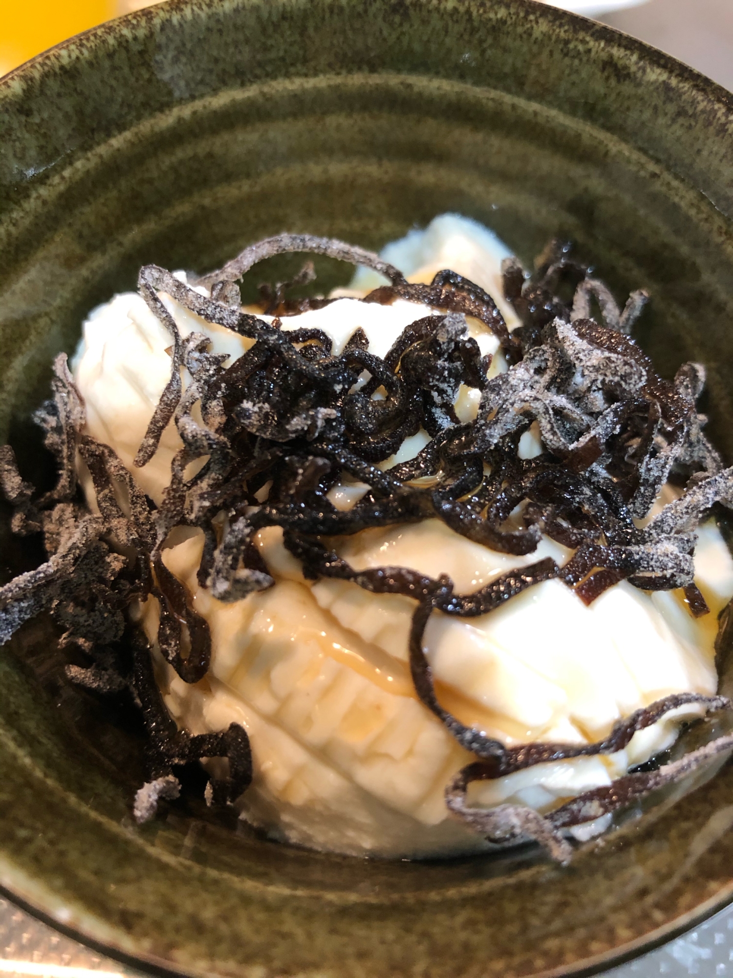 塩昆布とごま油で食べる寄せ豆腐