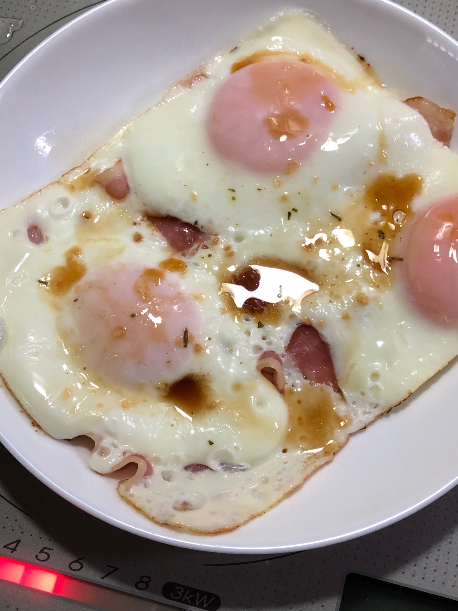 卵焼きフライパンでベーコンエッグ