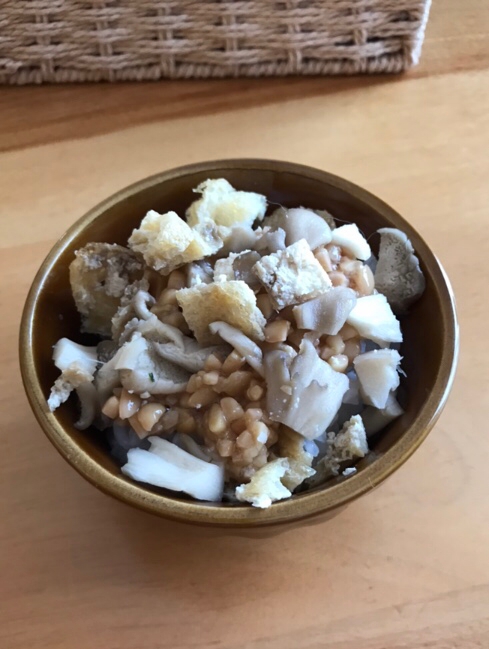 舞茸と油揚げのめんつゆ和えひきわり納豆ごはん