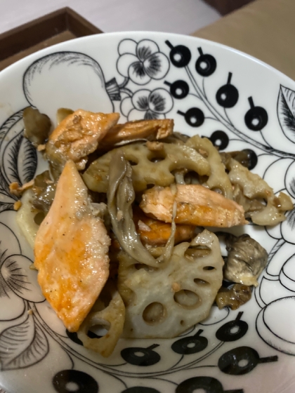 まいたけと秋鮭のバター醤油炒め