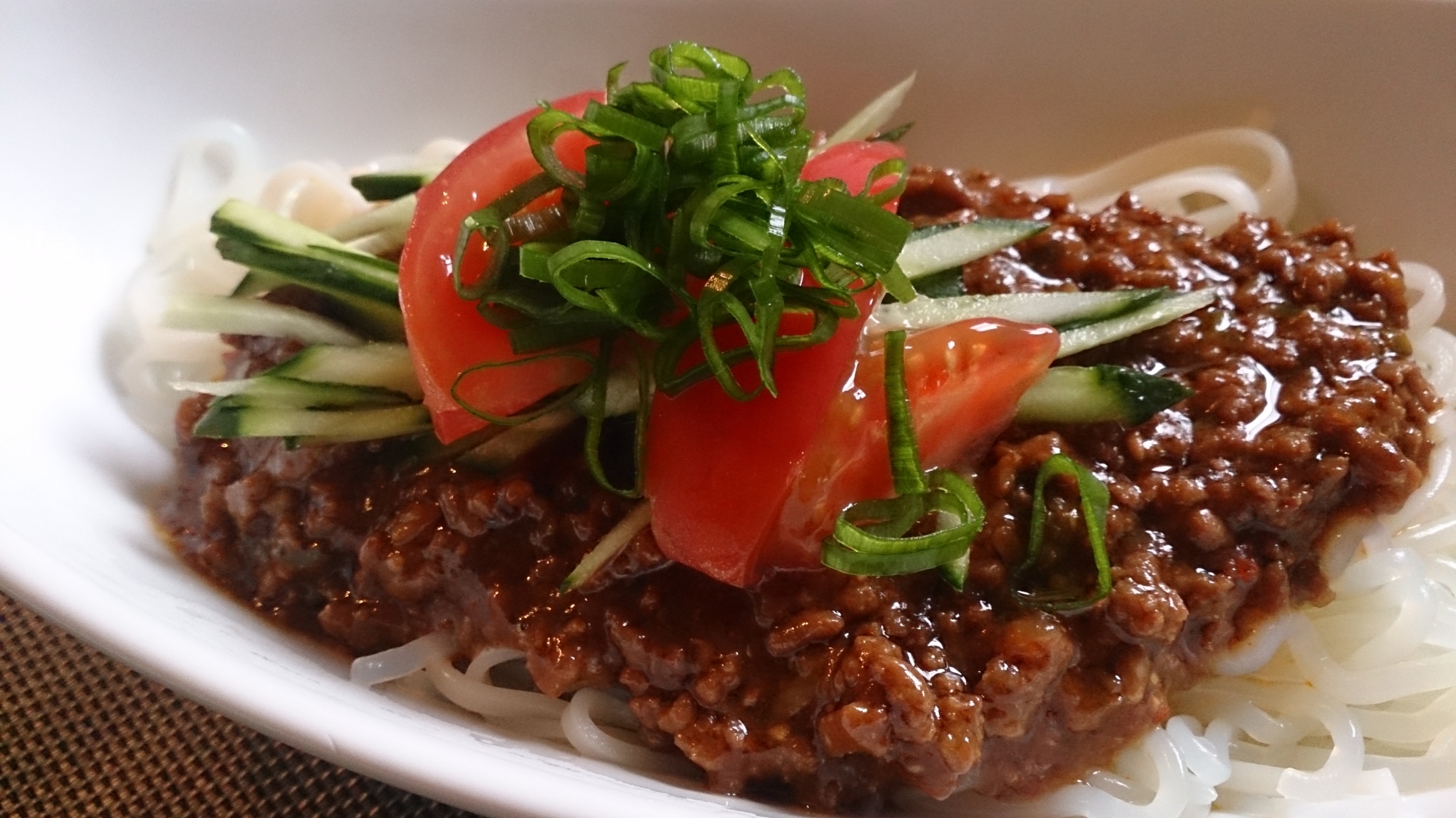 うどんで簡単！ピリ辛ジャージャー麺♪