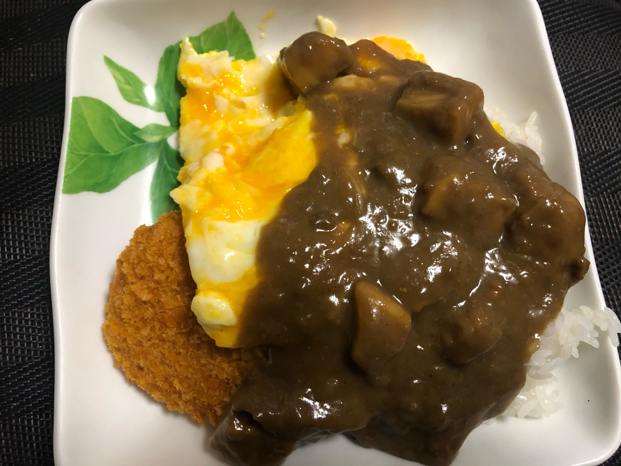 チーズエッグ&コロッケカレー