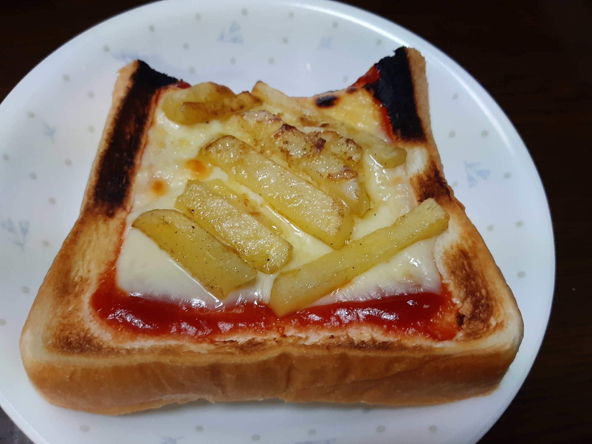 ピザトースト バター炒めじゃがいものせて