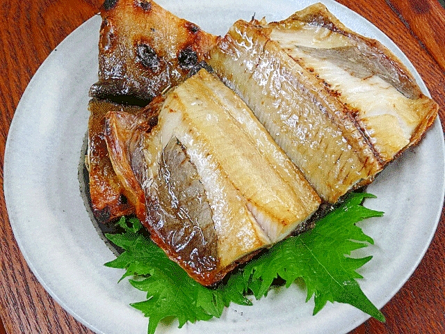 ひと手間のコツ☆　皮が旨い「ホッケ開き塩焼き」