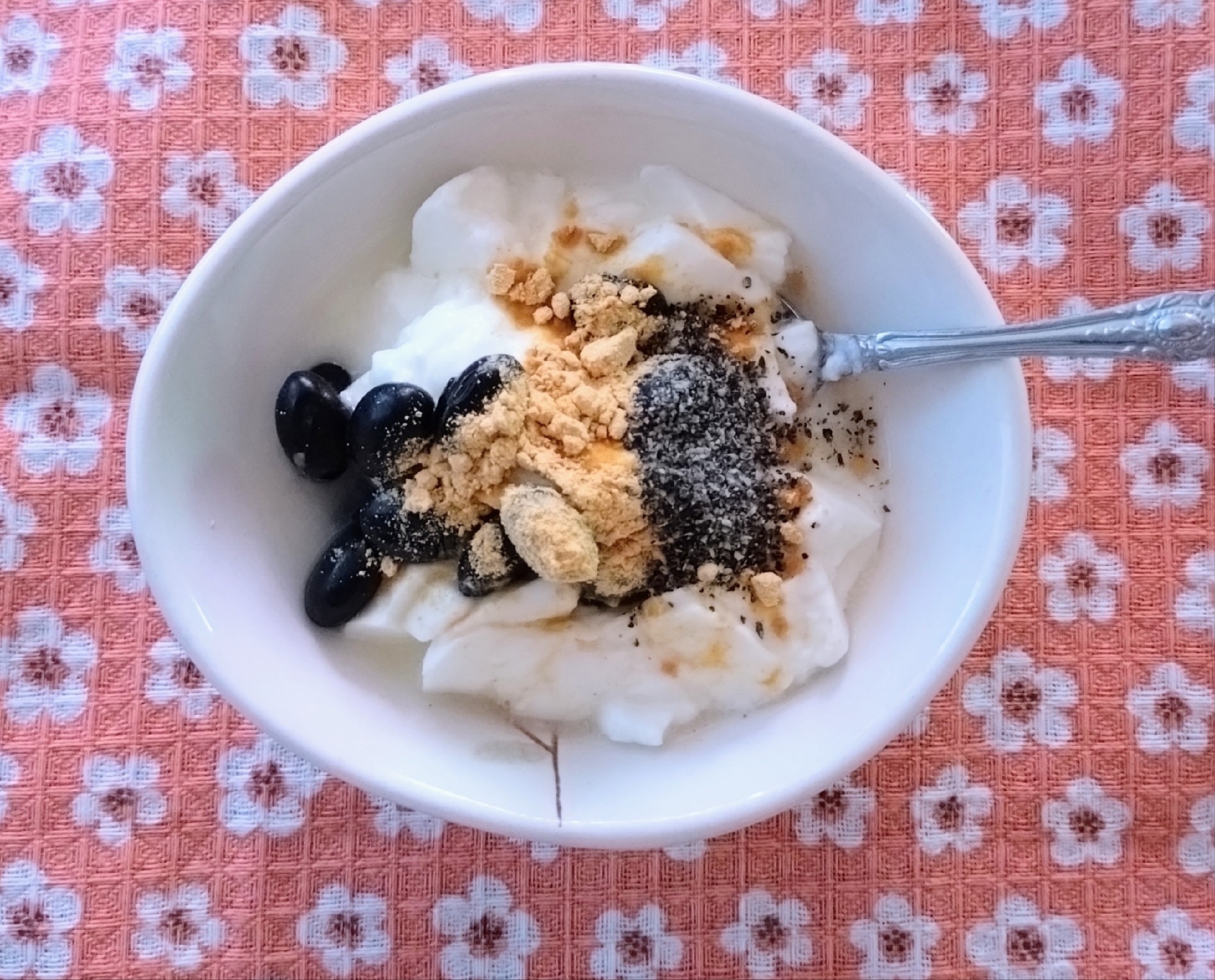 蒸し黒豆の胡麻きな粉ヨーグルト◇