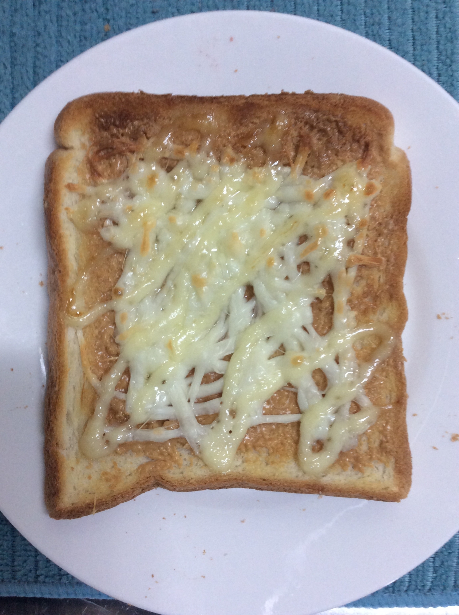 割けるチーズで♪ピーナッツバターマヨチーズトースト