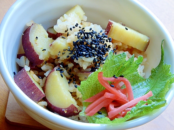 炭水化物を芋で❤薩摩芋の炊き込みご飯♪（ダシ味噌）