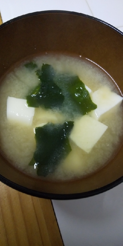 円熟こうじ味噌で✨豆腐とわかめのお味噌汁(^^)