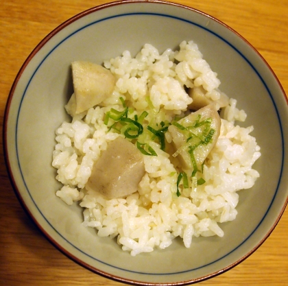 里芋ご飯にネギ、合いますね
美味しかったです
ご馳走様でした