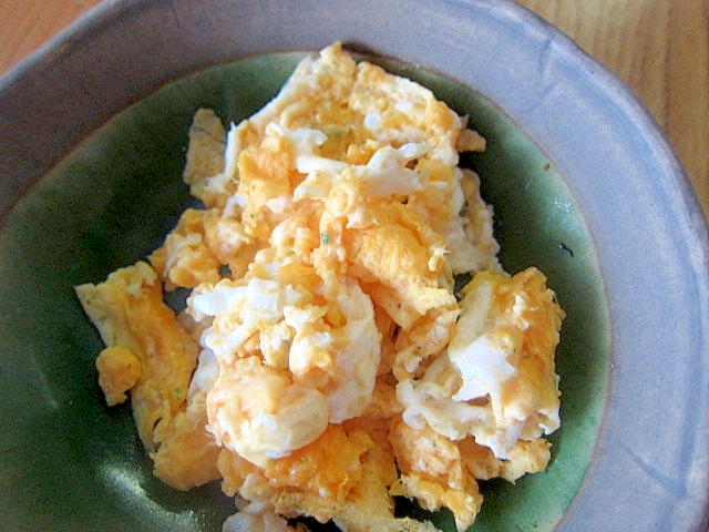 炒り卵とパセリ