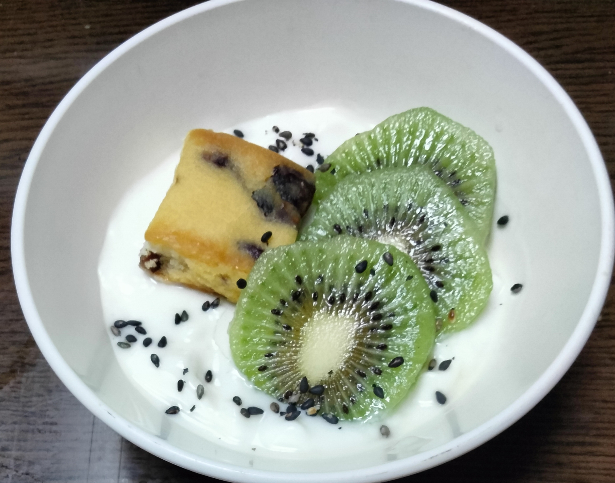 今日のヨーグルト♡キウイ&好きなお菓子