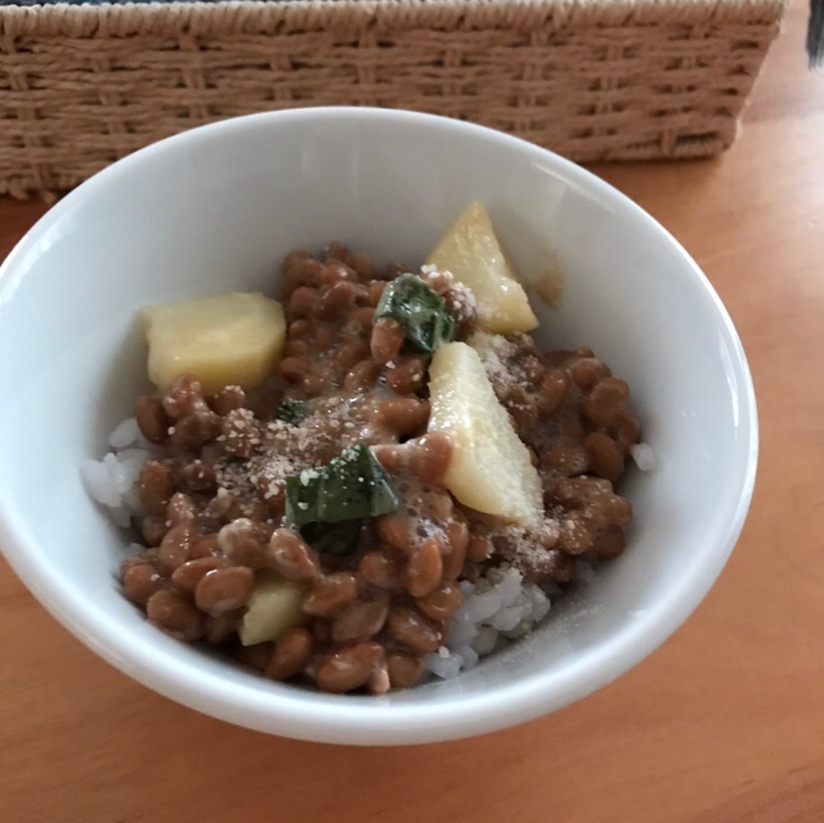 じゃがいもとバジルでイタリアン納豆ごはん