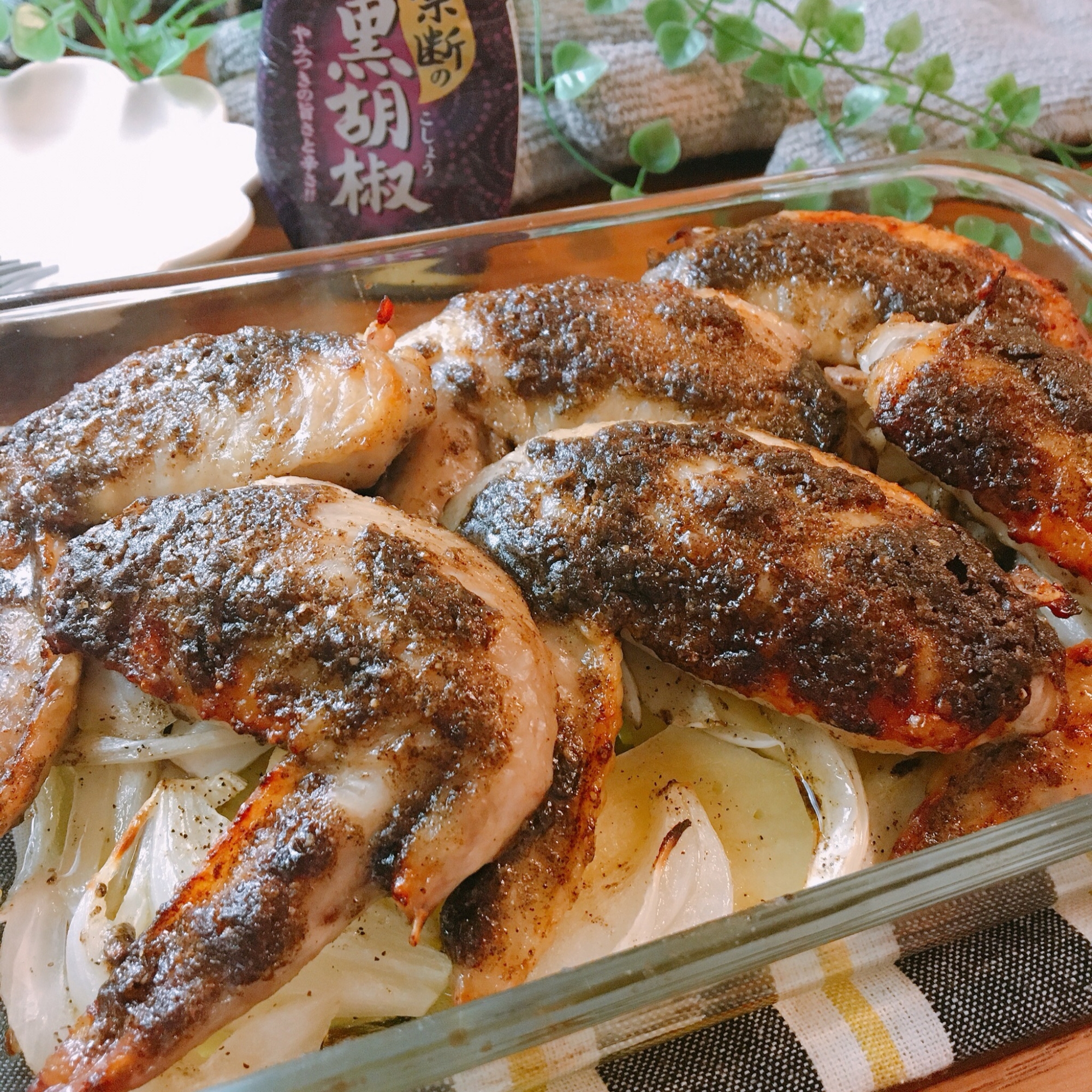 禁断の黒胡椒 新じゃがと手羽先のオーブン焼き レシピ 作り方 By Mari 楽天レシピ 禁断の黒胡椒 新じゃがと手羽先のオーブン焼き レシピ 作り方 By Mari 楽天レシピ