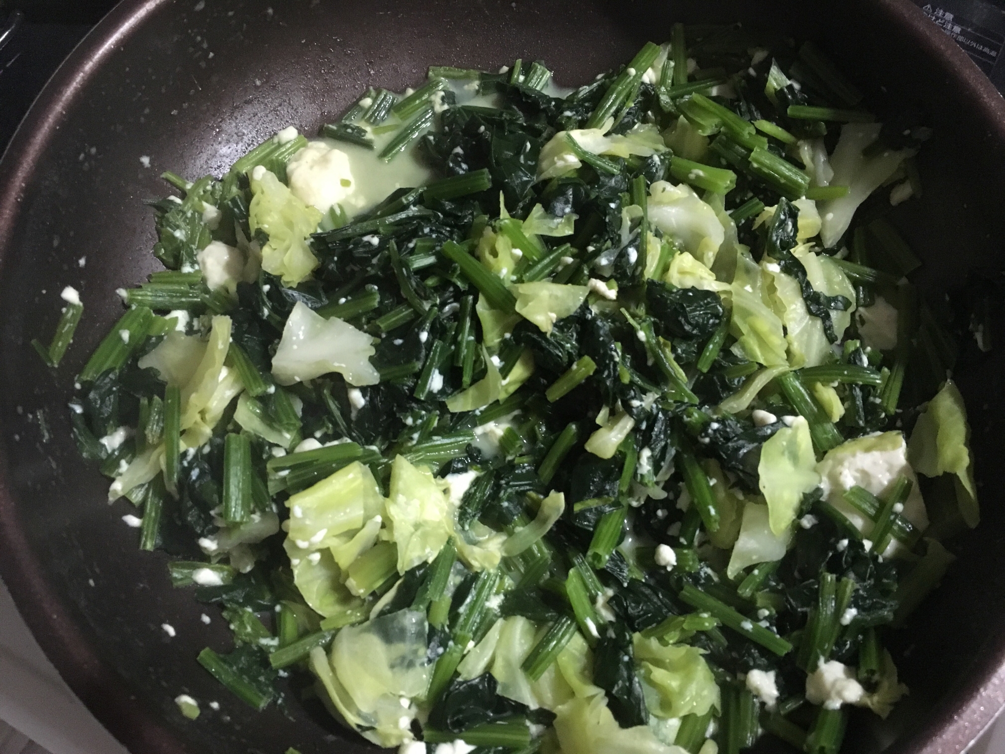 お弁当にもぴったり♪ ほうれん草とキャベツ豆腐炒め