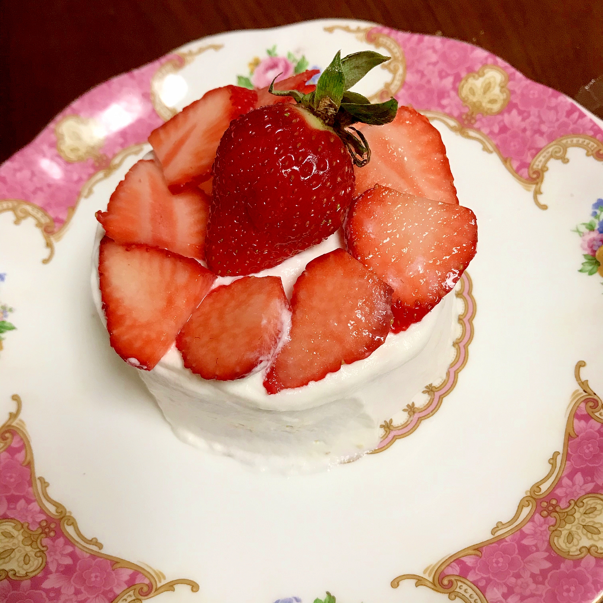 イチゴのデコレーションケーキ 小さいサイズ レシピ 作り方 By 水玉模様 楽天レシピ