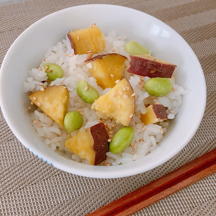 炊飯器に入れるだけ♪ほっこりさつまいもと枝豆ごはん